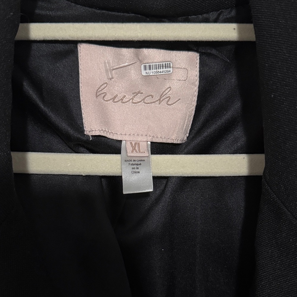 Hutch Elegant Black Blazer with Feather Accents - Picture 4 of 8